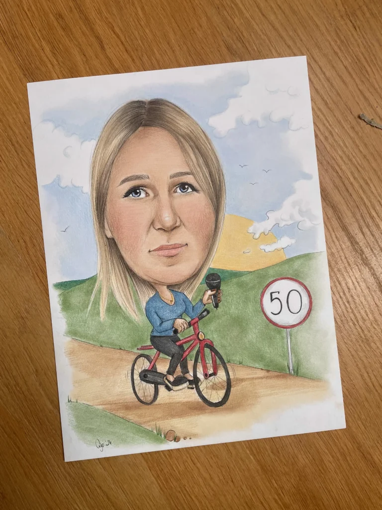 Karykatura kobiety na rowerze z tabliczką 50